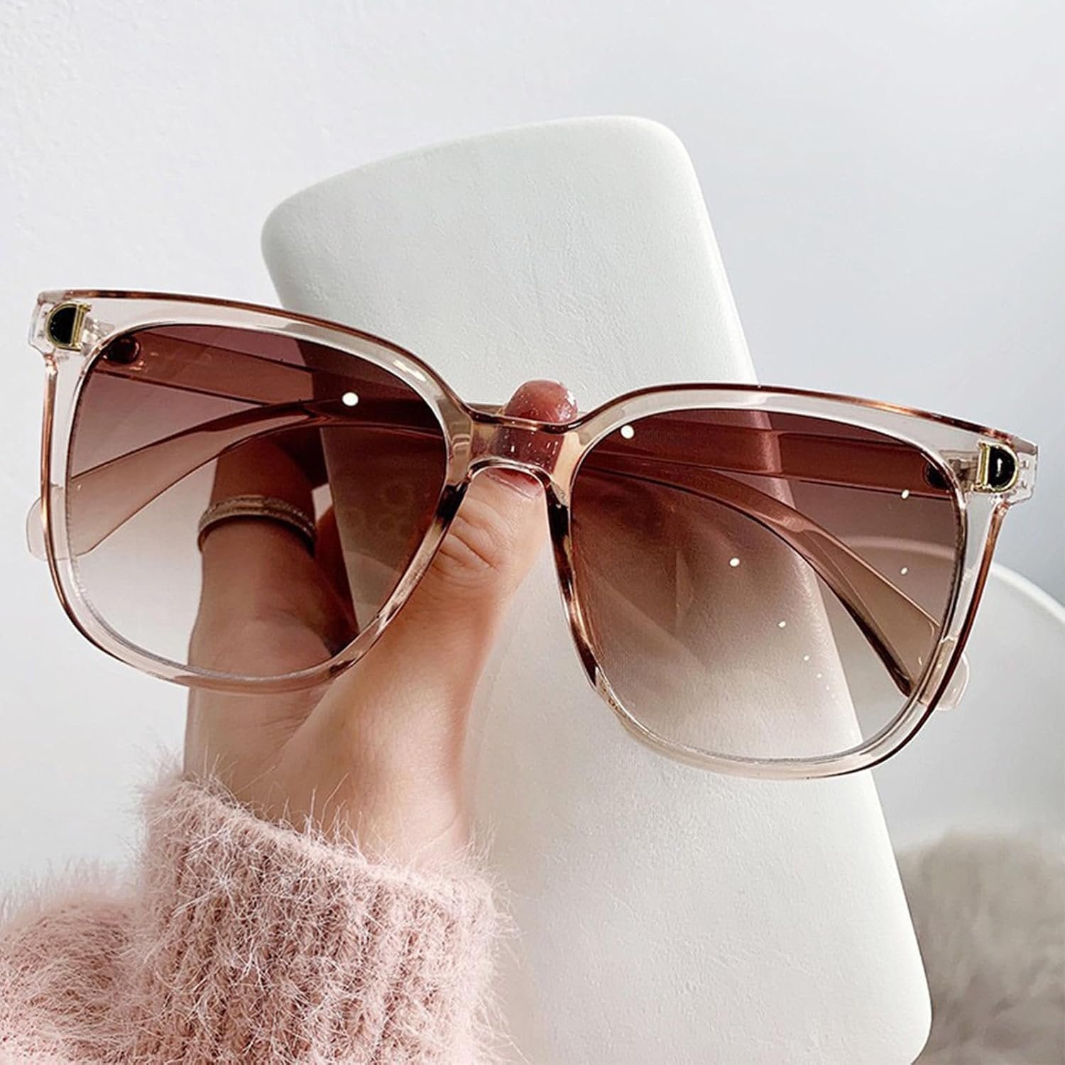 Trendy Oversized Women’s Sunglasses – Vintage Square Frames with Gradient Lenses