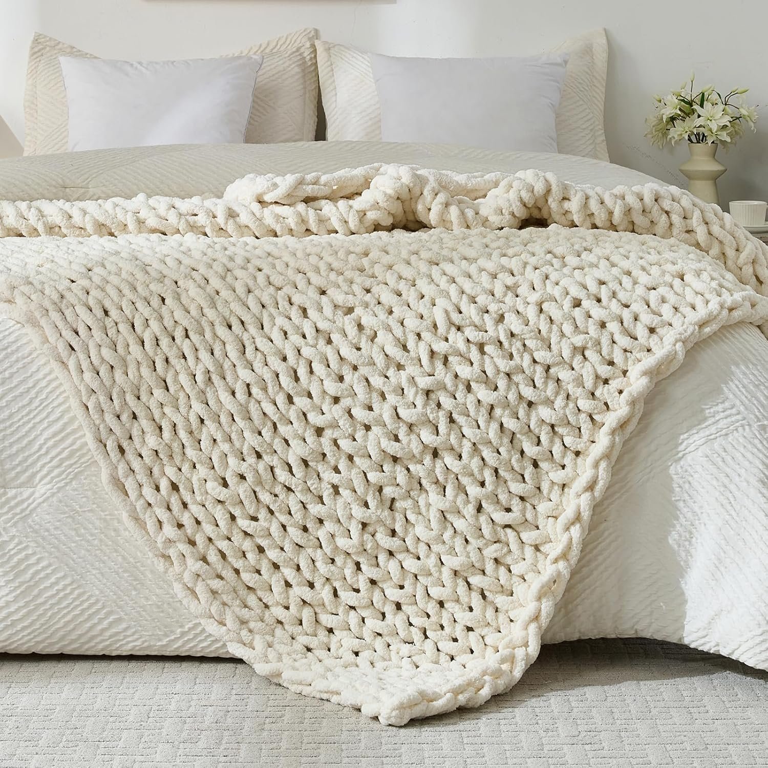 YAAPSU Chunky Knit Throw Blanket for Couch, 51″x63″,100% Hand Knitted Thick Cable Knit with Cozy Jumbo Chenille Yarn, Soft Large Rope Knot Crochet Blankets for Sofa Bed Living Room Décor,Vintage White